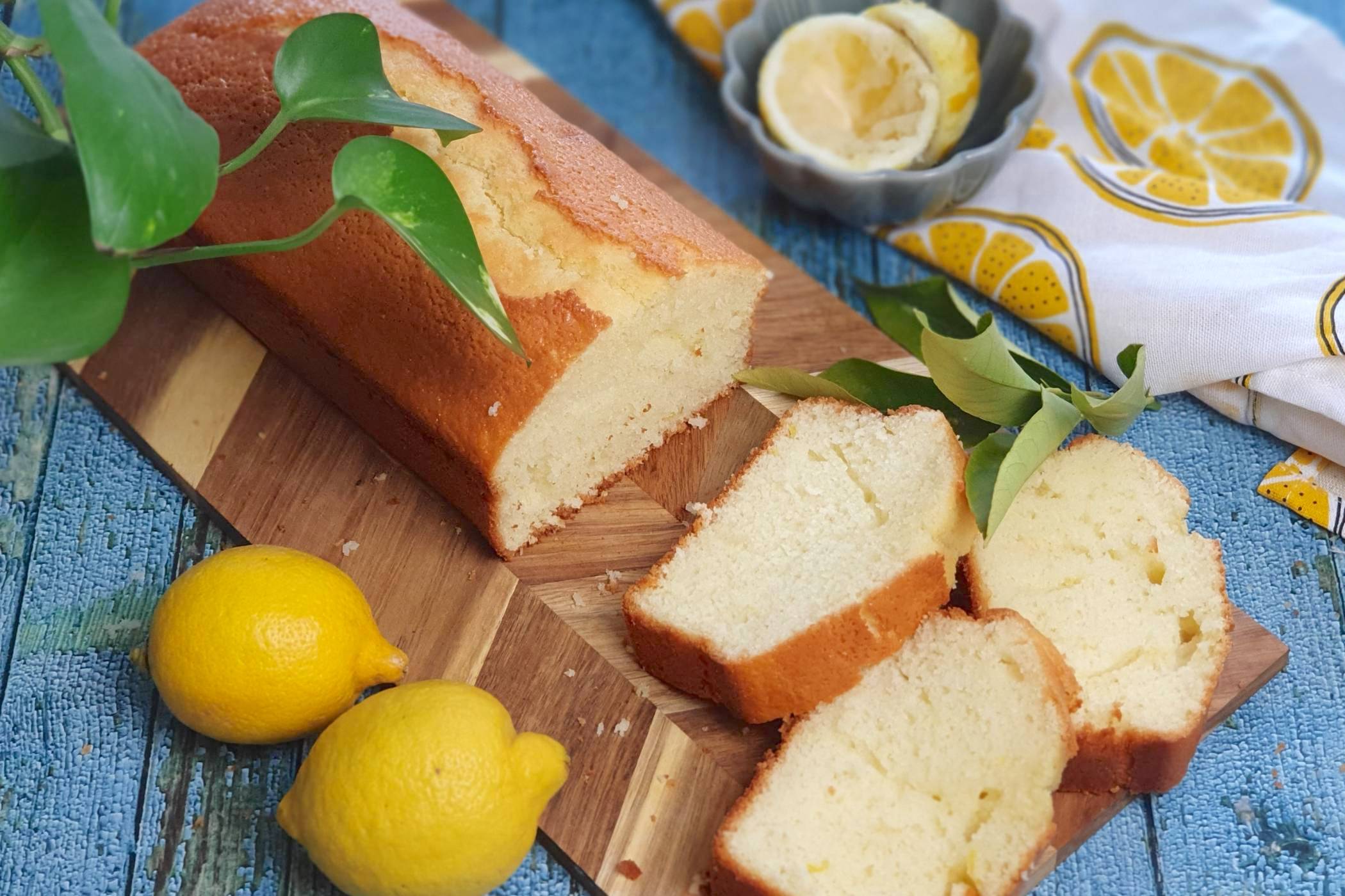 Plumcake al limone, il dolce sofficissimo senza latte né burro