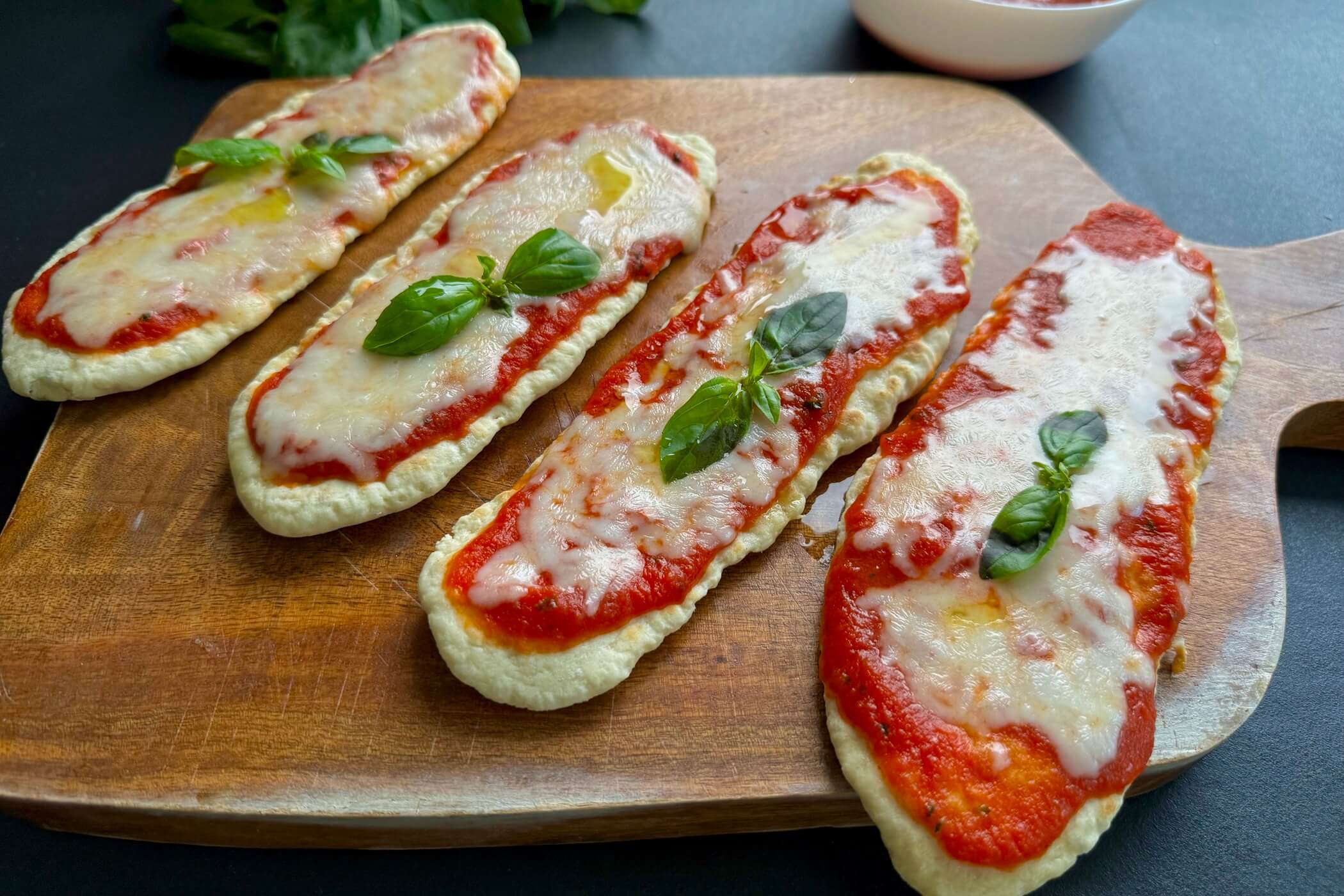 Lingue di pizza in padella, la ricetta facile senza lievitazione