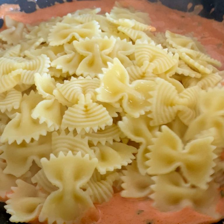 Farfalle al salmone step4