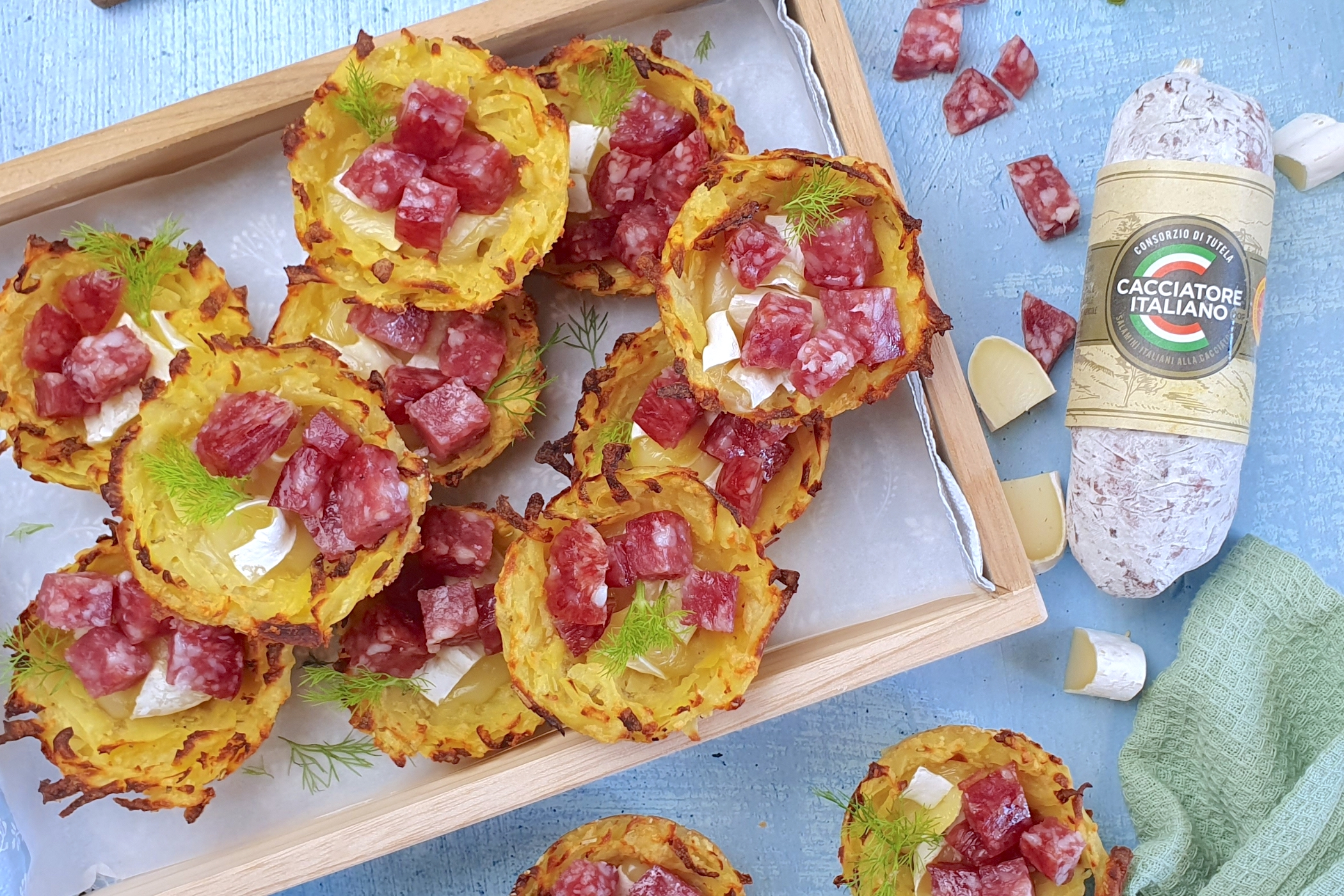 Nidi di patate con salame, tomino e finocchietto: l'idea perfetta per un antipasto veloce e originale