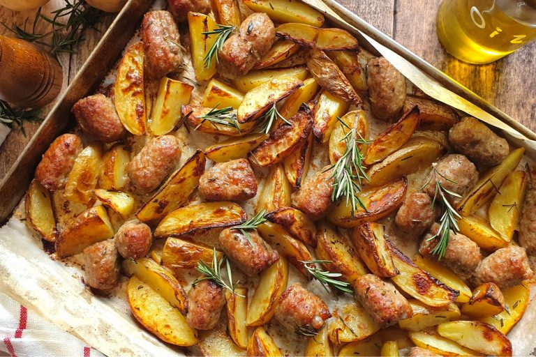 Salsiccia e patate al forno