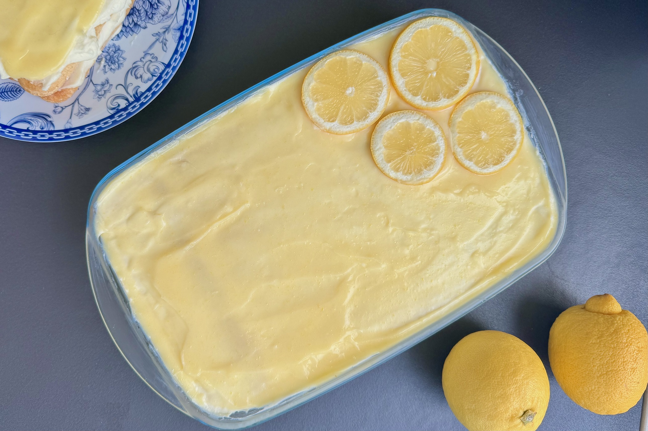 Tiramisù al limoncello, la ricetta facile per un dolce fresco che profuma d’estate