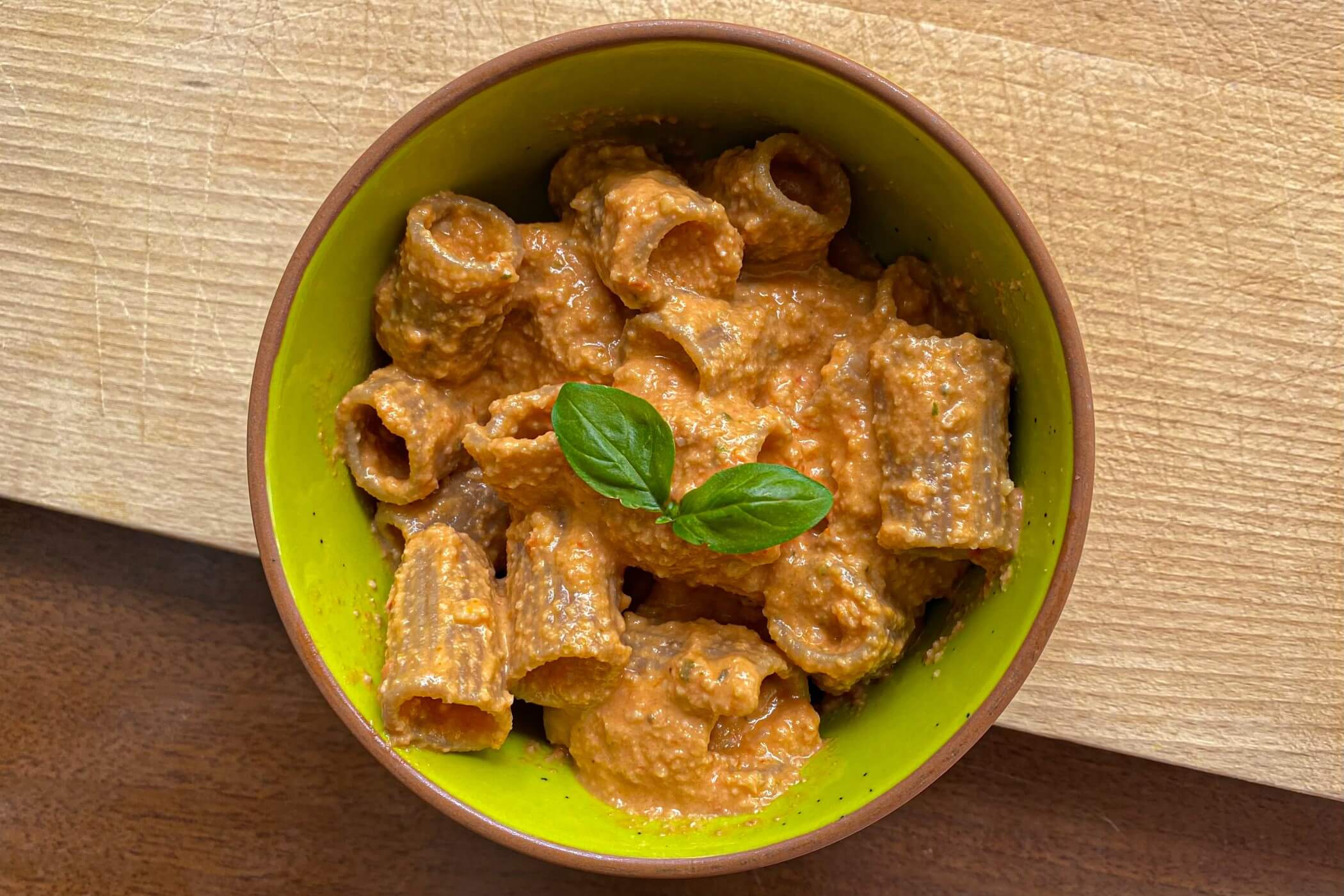Pesto di mandorle, il primo piatto ricco e avvolgente per fare il pieno vitamine e sali minerali