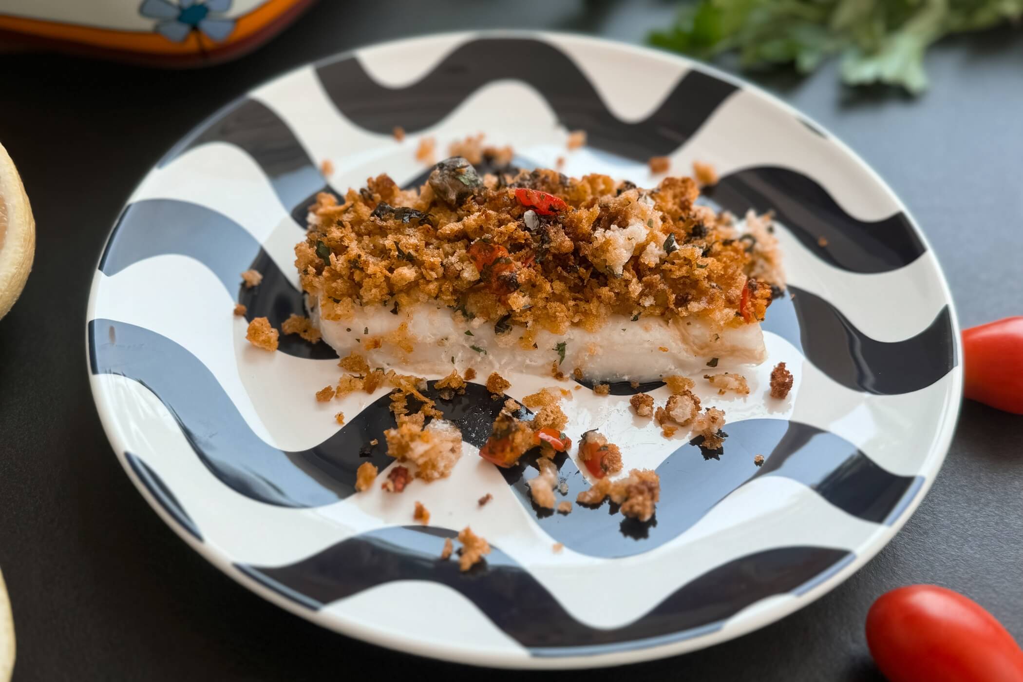 Merluzzo gratinato alla mediterranea: un secondo leggero e gustoso