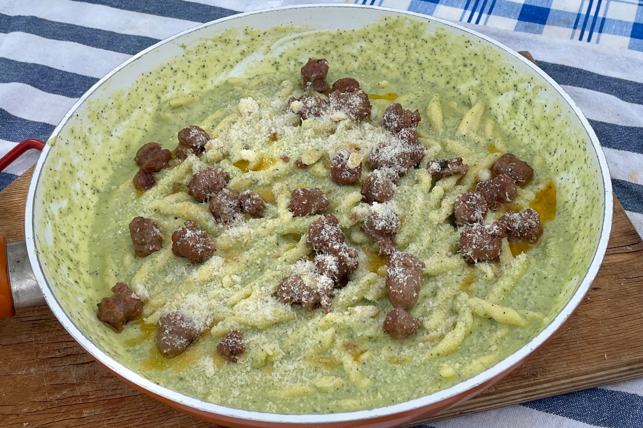 Pasta zucchine e salsiccia: il primo cremoso e intramontabile!