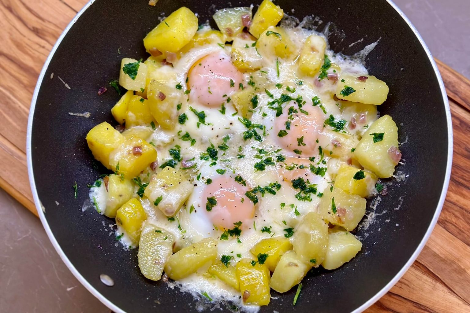 Uova E Patate In Padella : Patate in padella con uova – XFWKZ