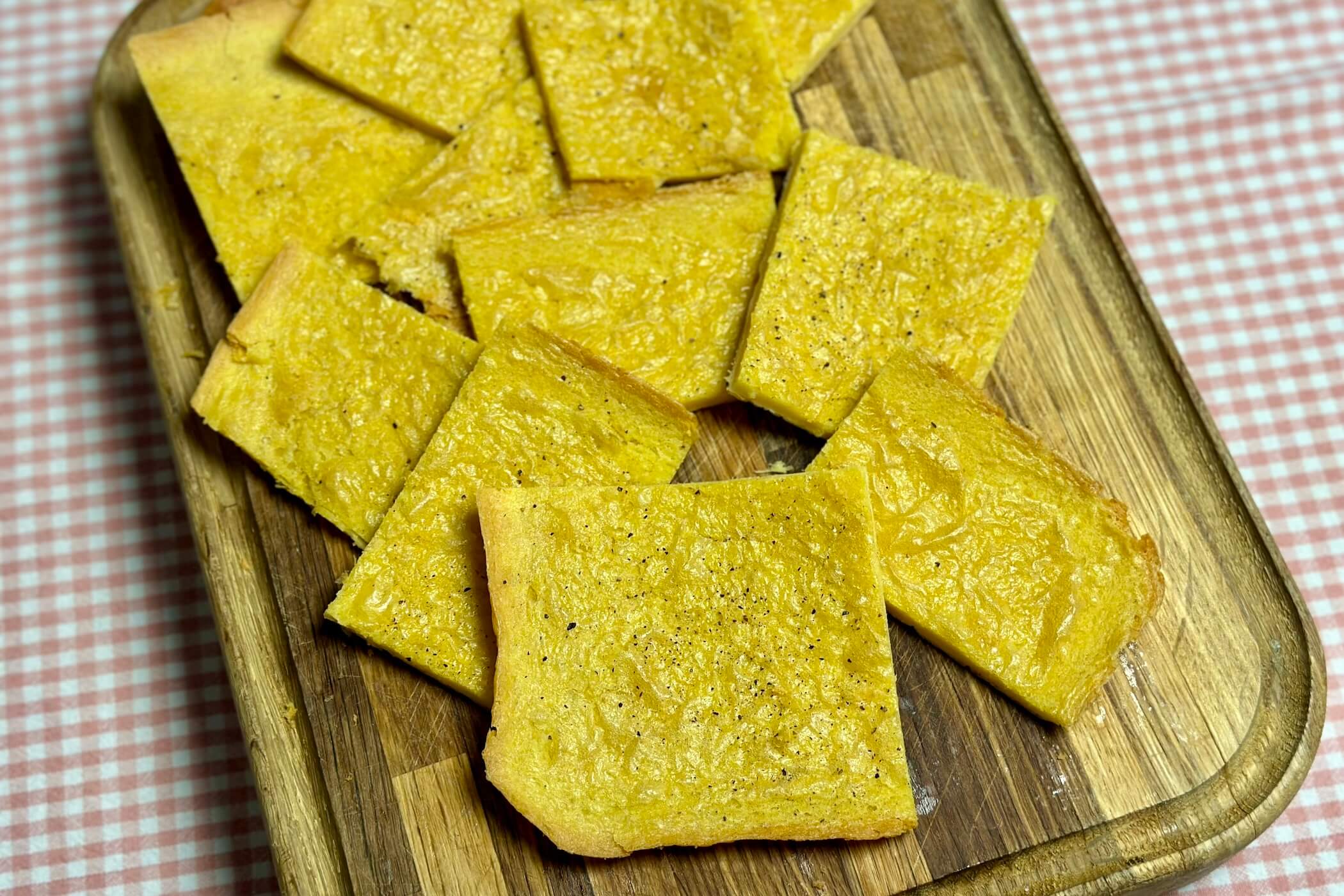 Cecina toscana, la torta di ceci perfetta per accompagnare ogni piatto