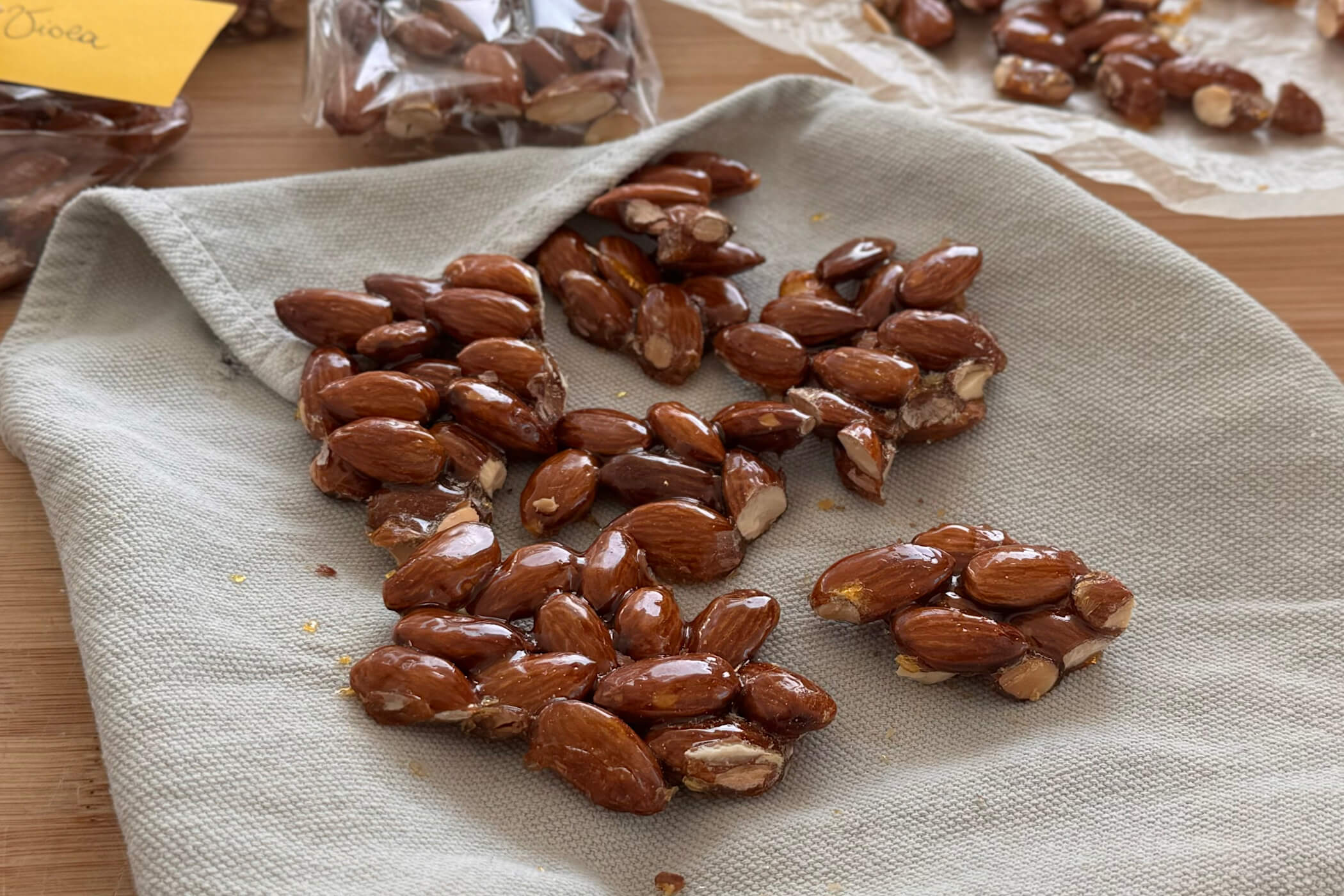 Croccante di mandorle: la ricetta per un regalo originale perfetta anche come segnaposto