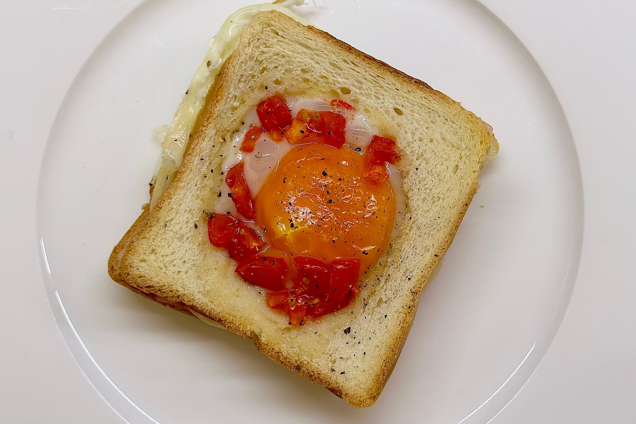 Toast ripieno con uovo fondente: la ricetta perfetta per un brunch con gli amici