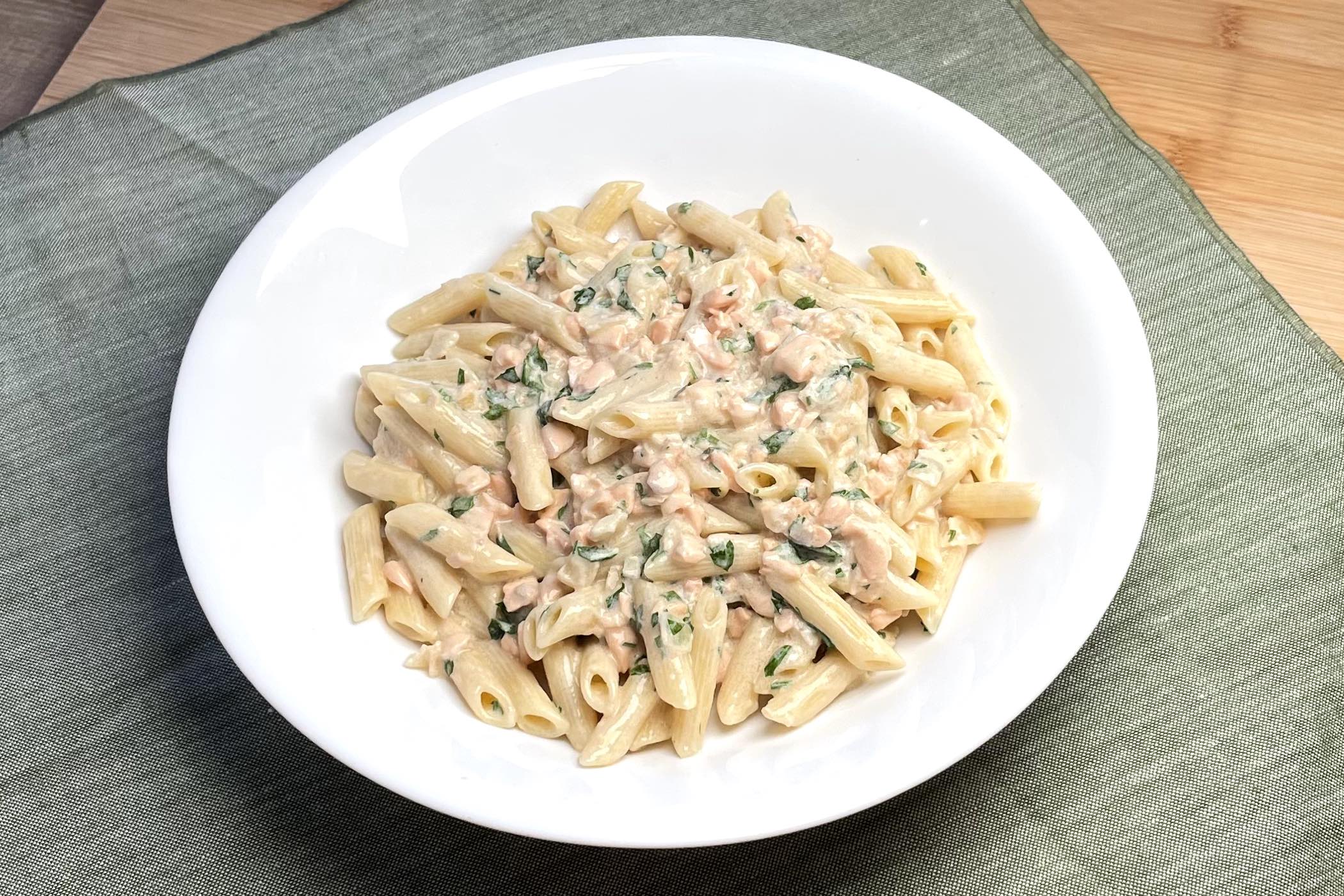Penne al salmone: il piatto senza tempo che piace sempre a tutti
