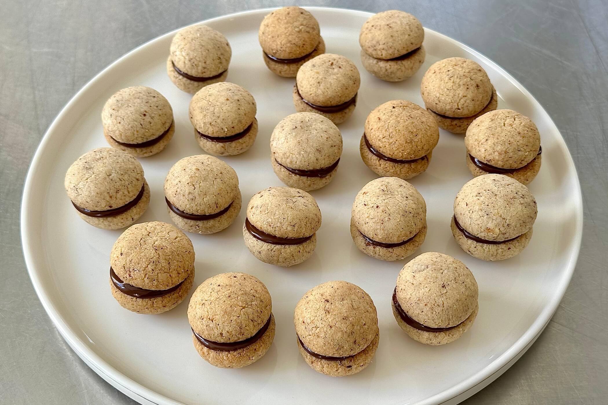 Baci di dama: la ricetta dei biscotti più romantici (e amati) di sempre