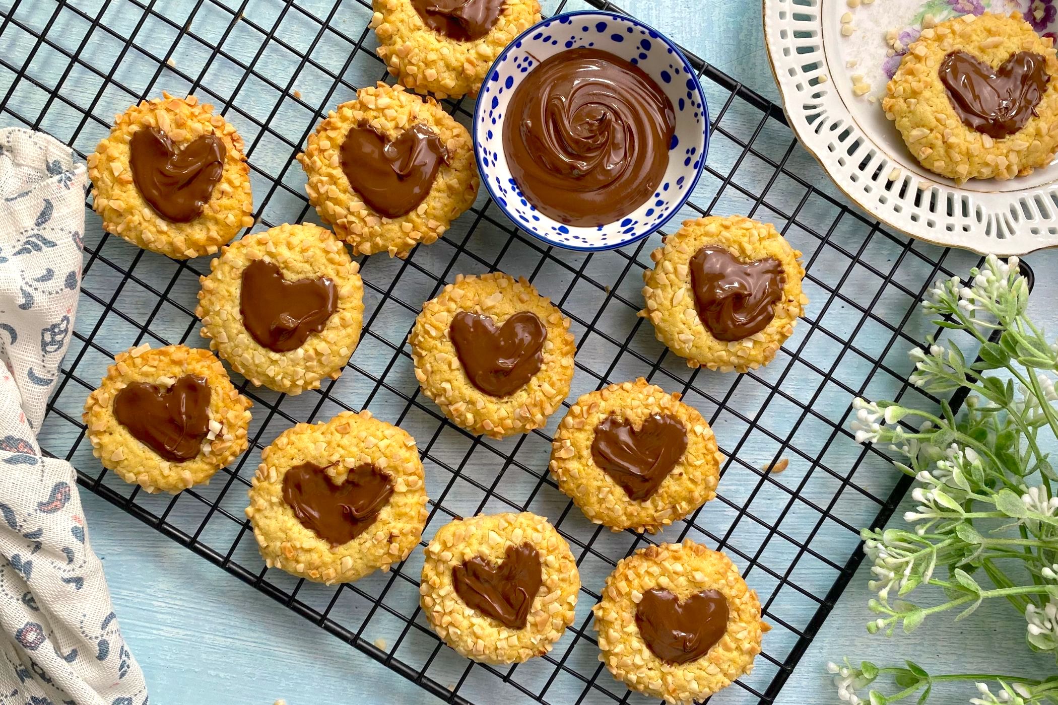 Biscotti alla Nutella: la ricetta della pasta frolla perfetta e un trucchetto per decorarli