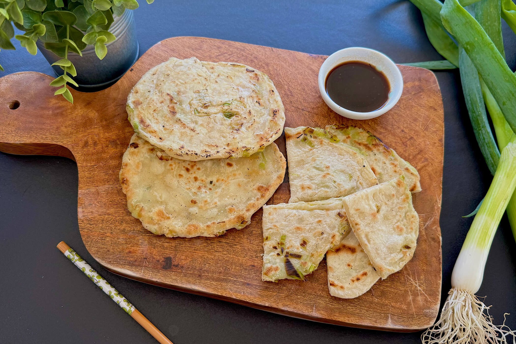 Pancake cinesi al cipollotto, lo street food orientale da provare a casa