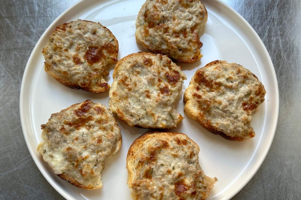 Bruschette salsiccia e stracchino