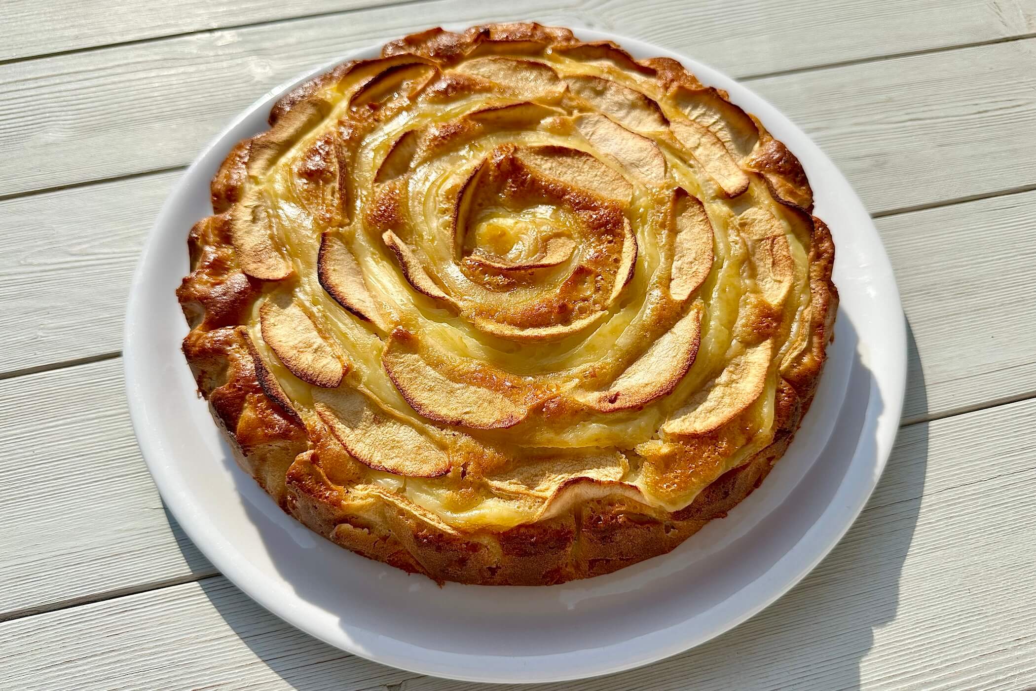 Torta di mele e crema pasticcera: il dolce che sa di casa