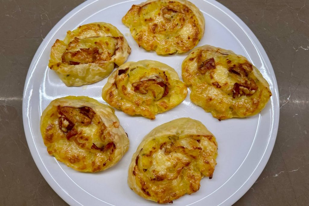 Girelle di pasta sfoglia e patate