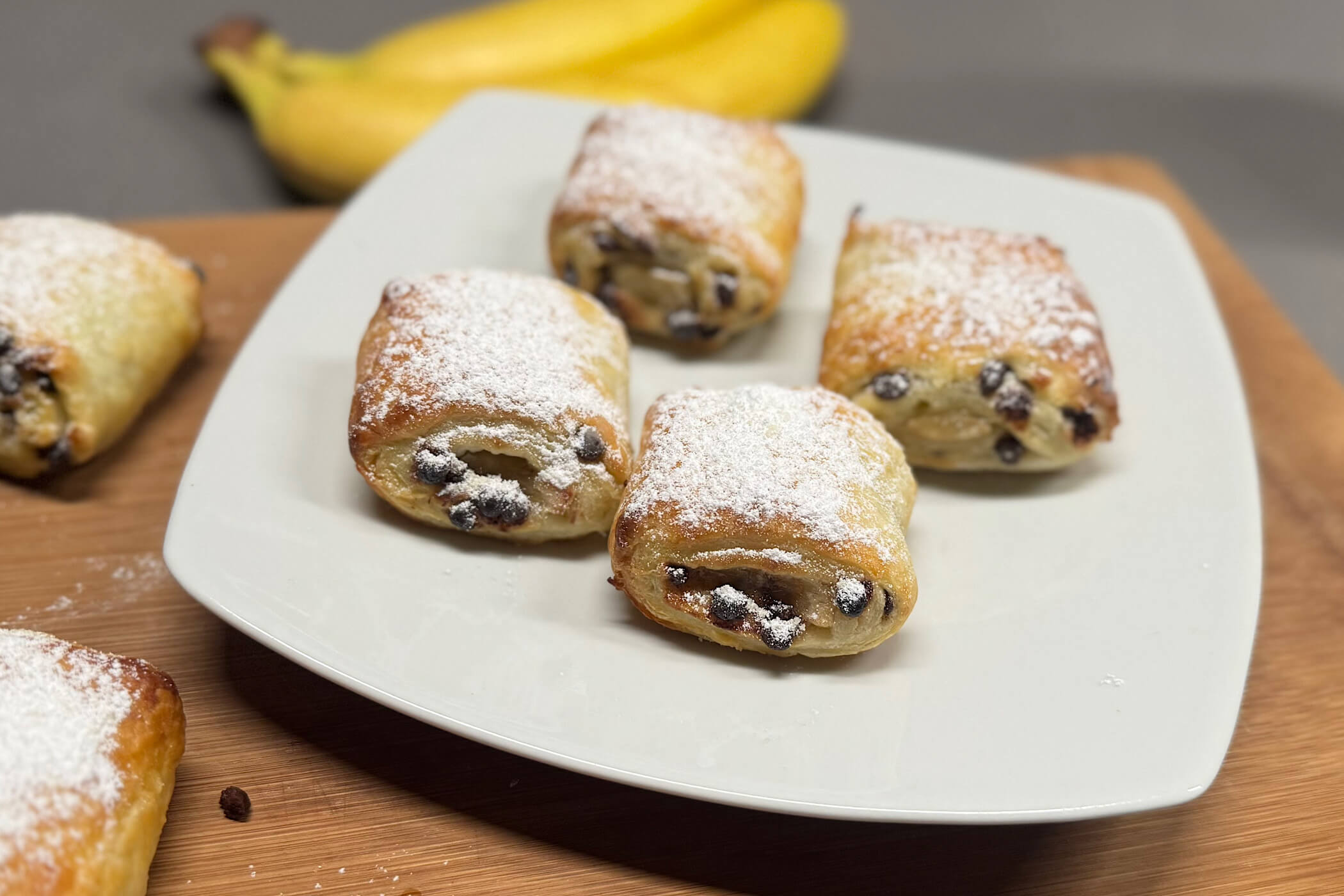 Banana rolls, i dolcetti di pasta sfoglia che si preparano in 10 minuti