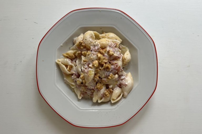 Conchiglie speck e noci