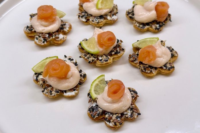 Cestini di piadina al salmone