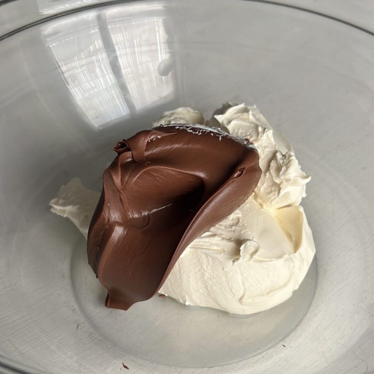 Rotolo di pandoro nutella e mascarpone step2