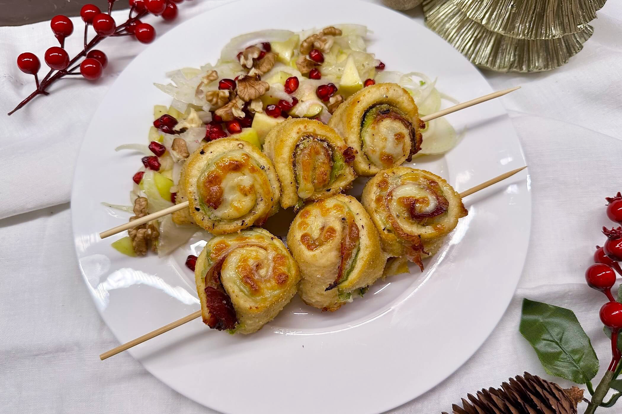 Spiedini di girelle di pollo allevato all’aperto “Il Campese” con insalatina di finocchi e melagrana: la ricetta che dà colore al tuo Natale