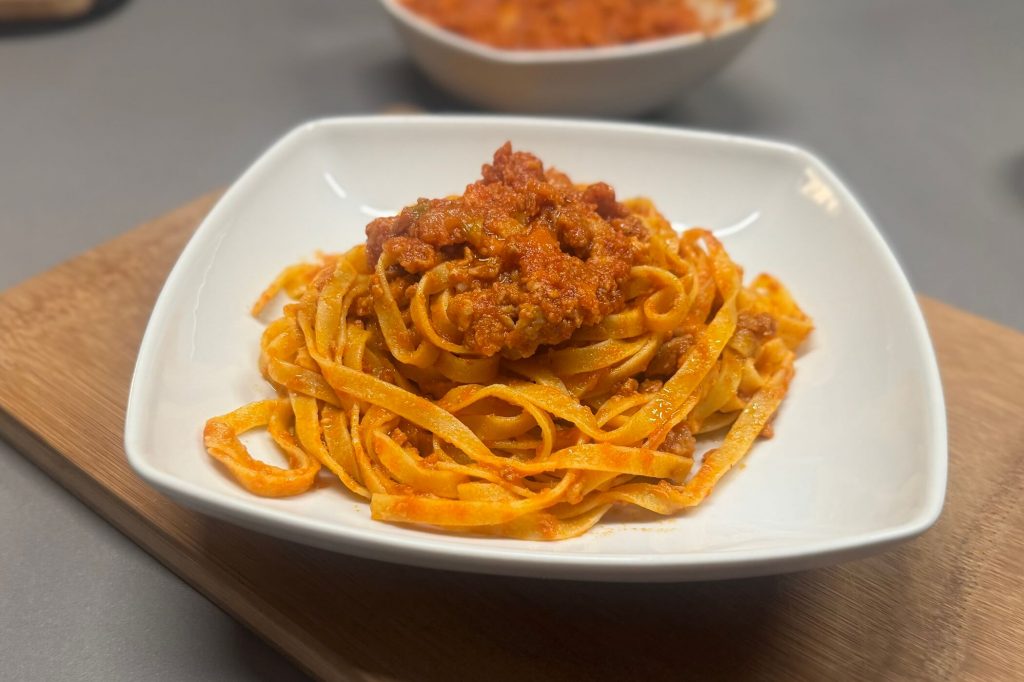 Tagliatelle al ragù di salsiccia