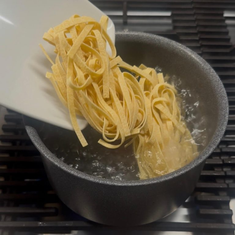 Tagliatelle al ragù di salsiccia step4