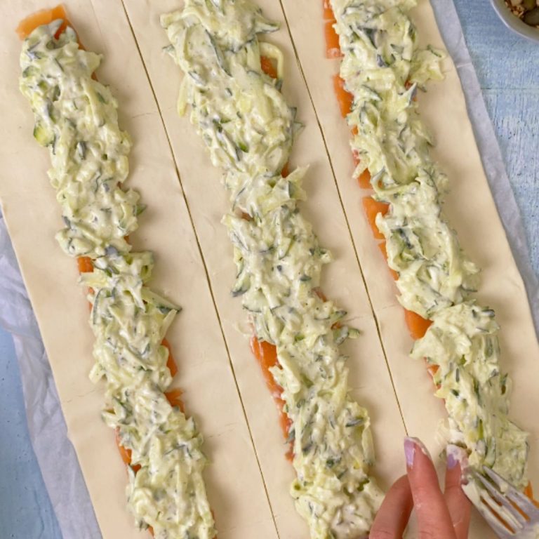 Treccia di pasta sfoglia al salmone step3