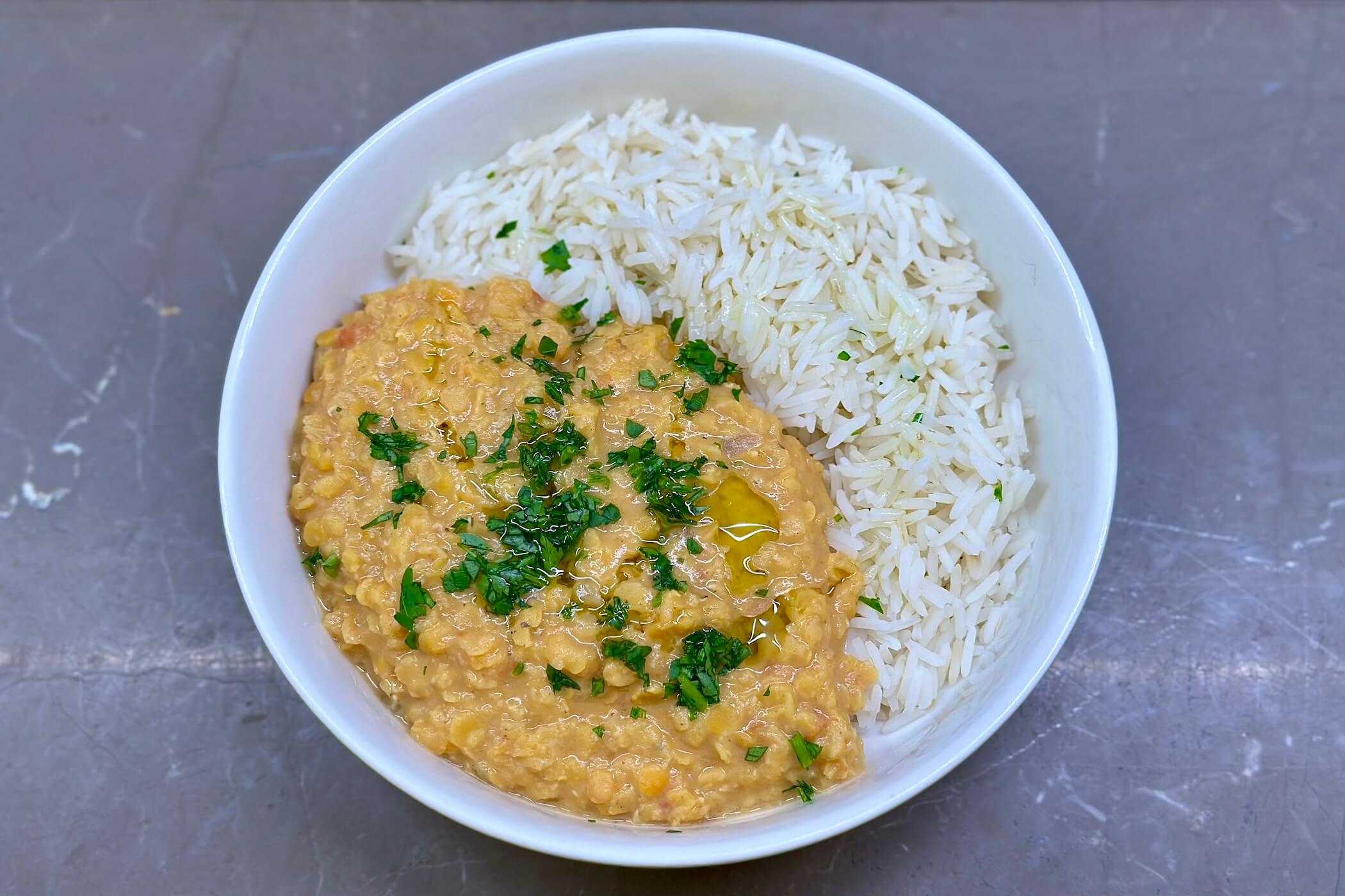Dahl di lenticchie, la ricetta che ti farà amare ancora di più i legumi