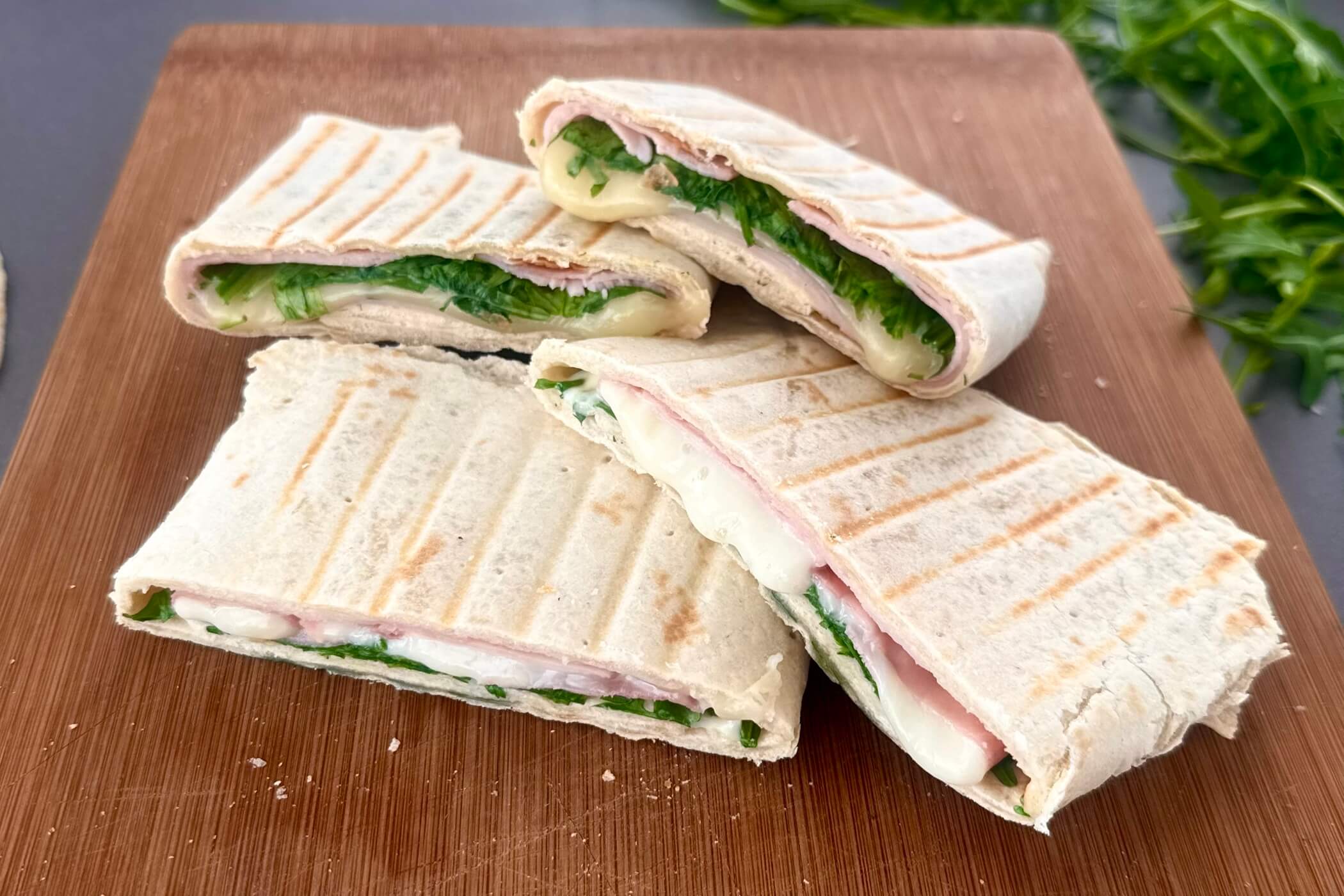 Piadina toast, l’idea geniale per non sporcare nulla