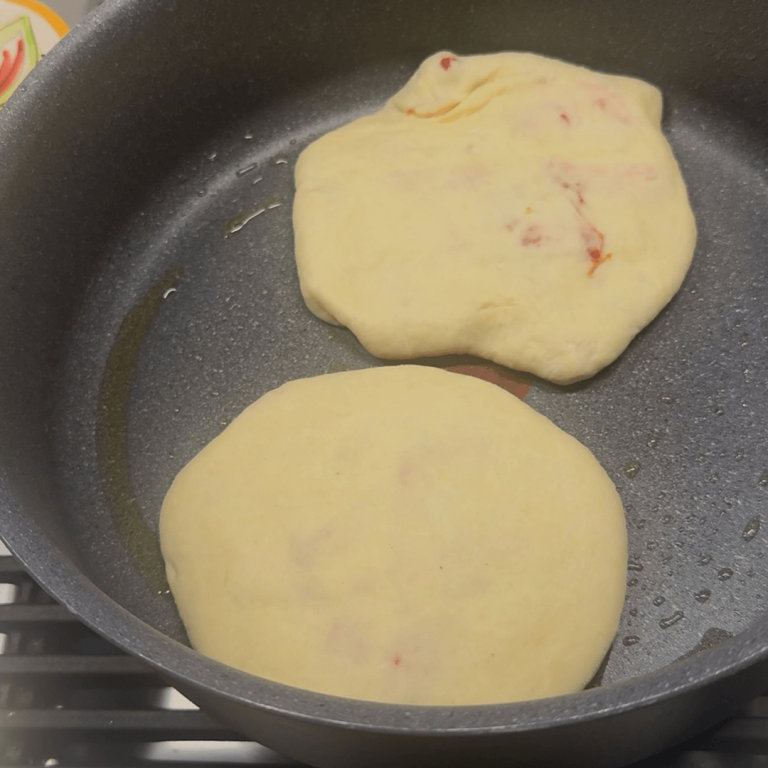Pita ripiena in padella step3
