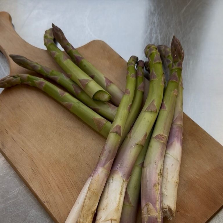Cannoli di pasta sfoglia e asparagi step1