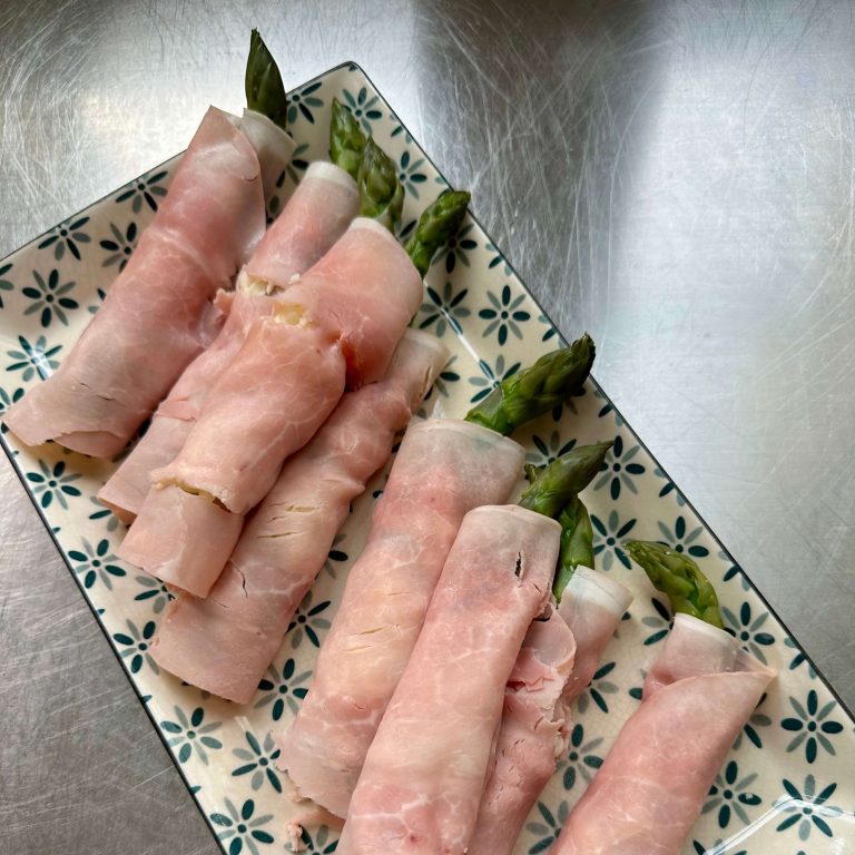 Cannoli di pasta sfoglia e asparagi step6