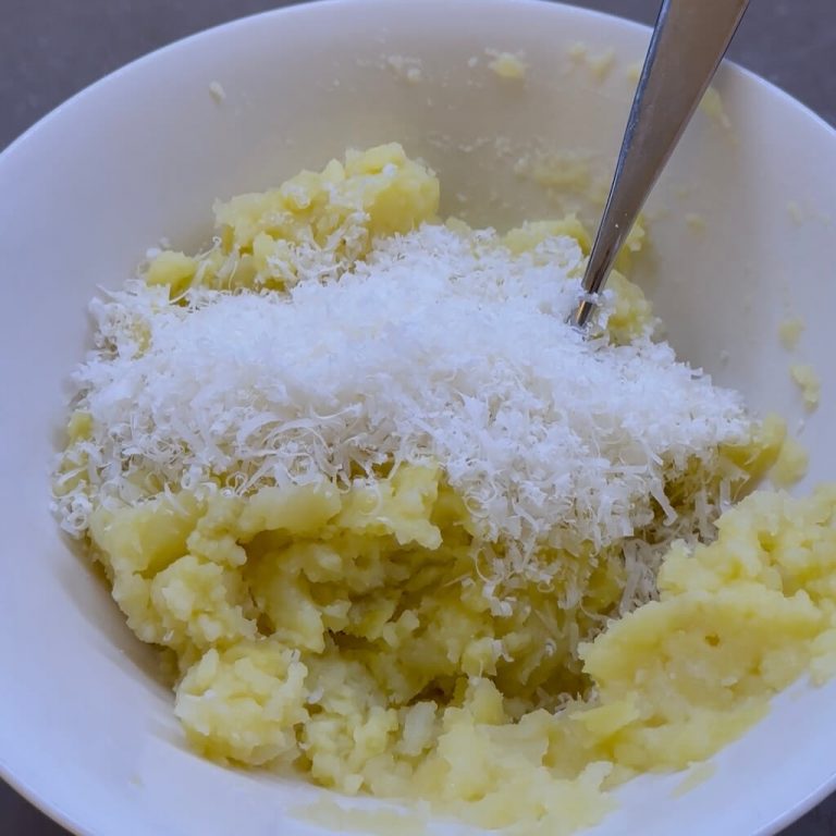 Nidi di patate e uova step1
