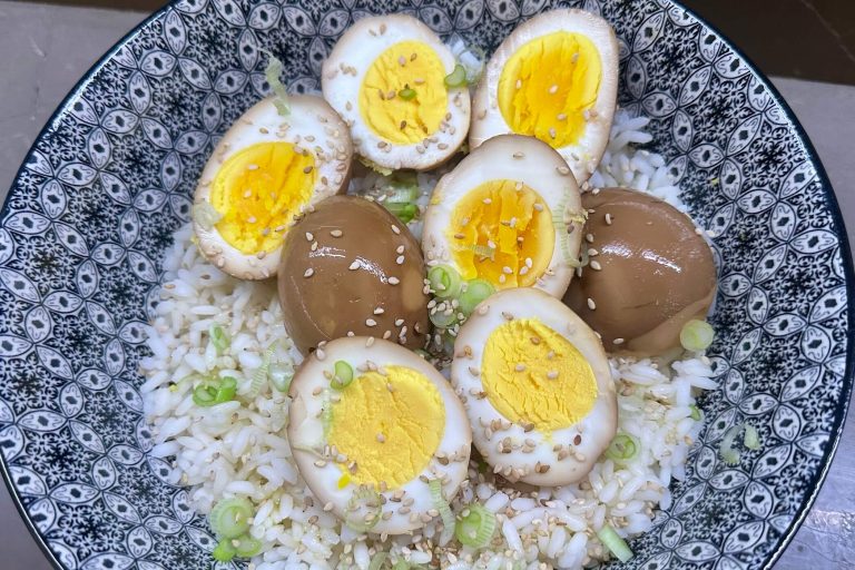 Uova marinate in salsa di soia, la ricetta coreana da provare