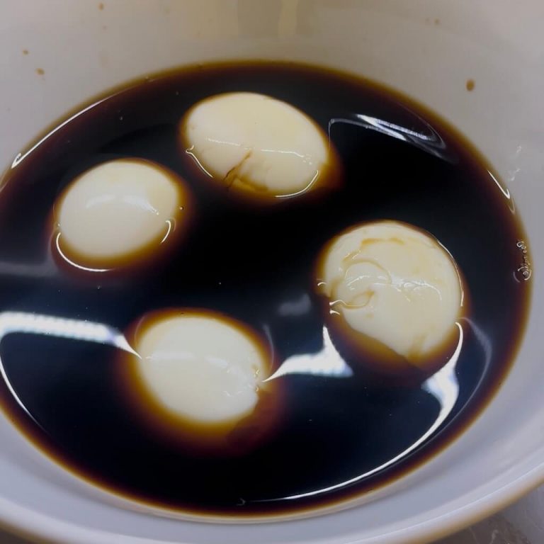 Uova marinate in salsa di soia step4