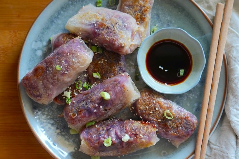 Involtini con fogli di riso e verdure