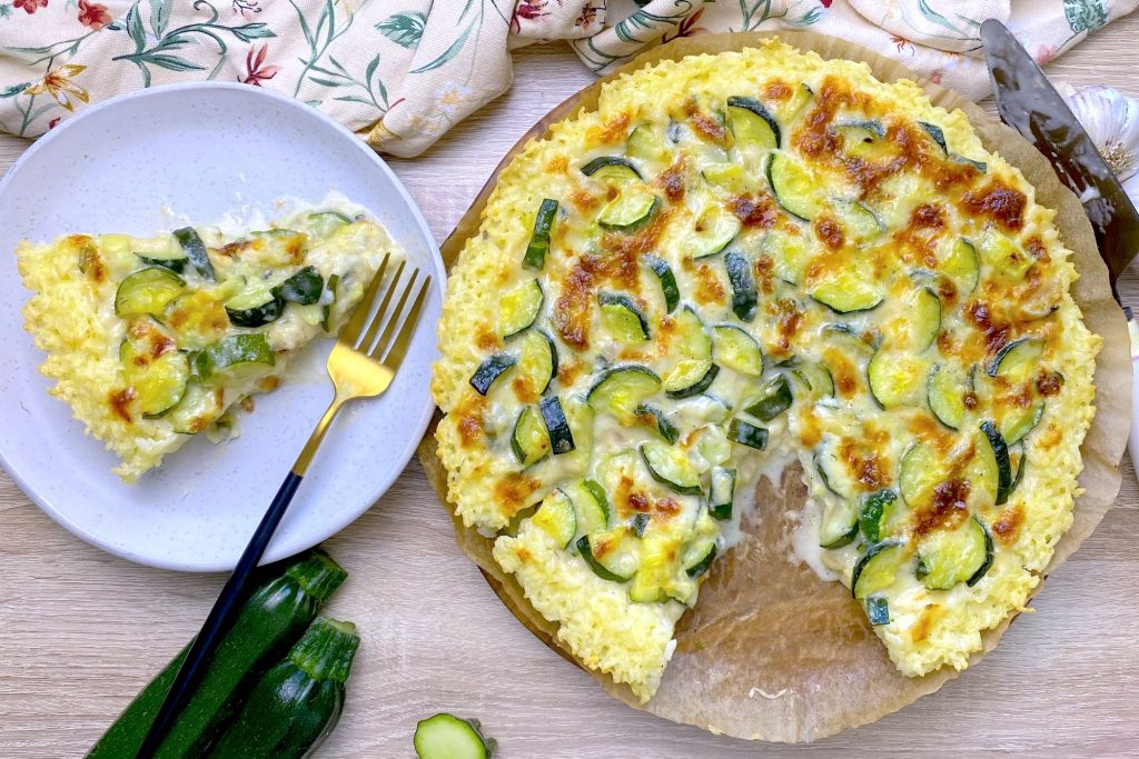 Crostata di riso al forno con zucchine: una ricetta leggera e gustosa, perfetta per ogni occasione. Scopri come prepararla facilmente con ingredienti semplici e sani