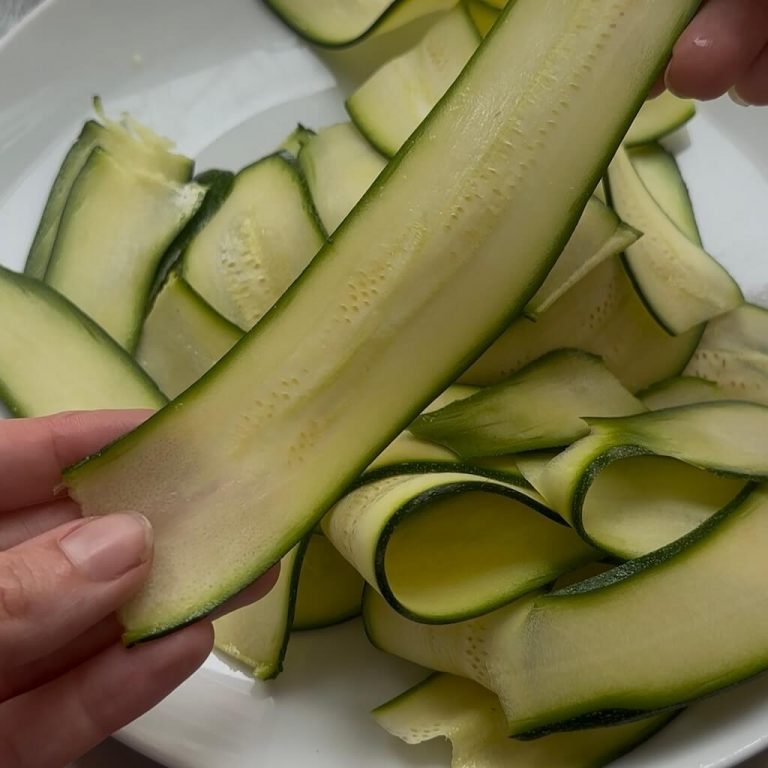 Finte tagliatelle di zucchine con gamberi step2