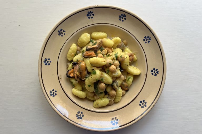 Gnocchi ceci e cozze: l’incontro perfetto tra terra e mare