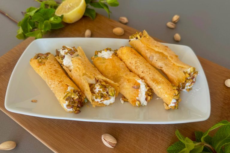 Cannoli di parmigiano, l’aperitivo originale che i tuoi ospiti ameranno