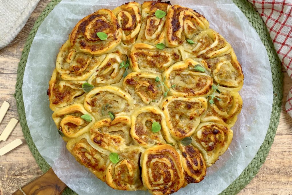 Torta di rose salata salsiccia e stracchino