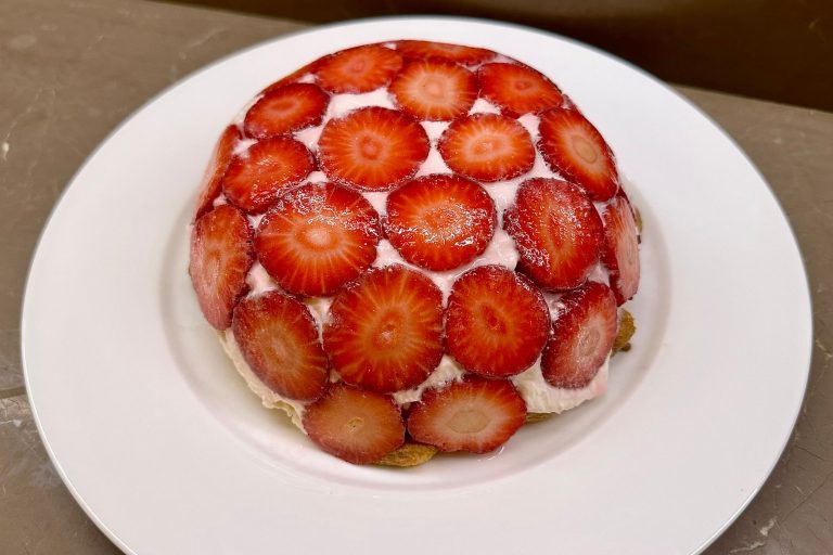 Zuccotto alle fragole, la versione “fit” del classico toscano