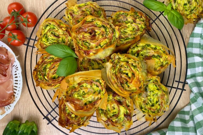 Girelle di pasta fillo con zucchine e speck: croccantissimi!
