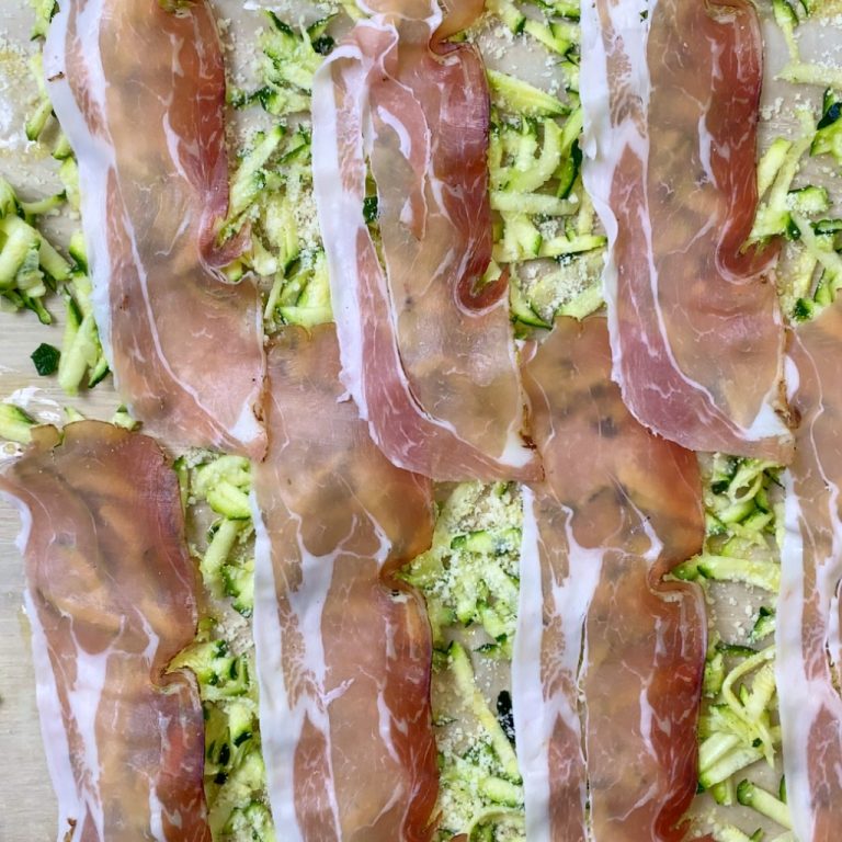 Girelle di pasta fillo con zucchine e speck step2