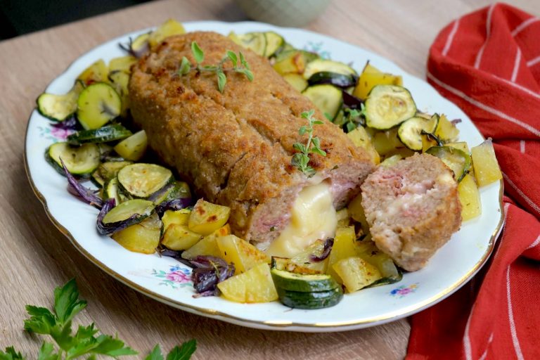 Polpettone ripieno prosciutto cotto e fontina: buono da impazzire!