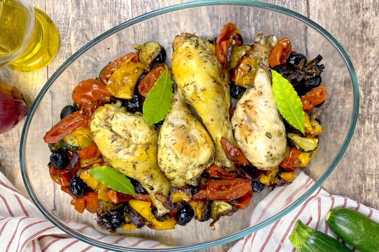 Pollo con verdure: la cena è servita con un’unica infornata!