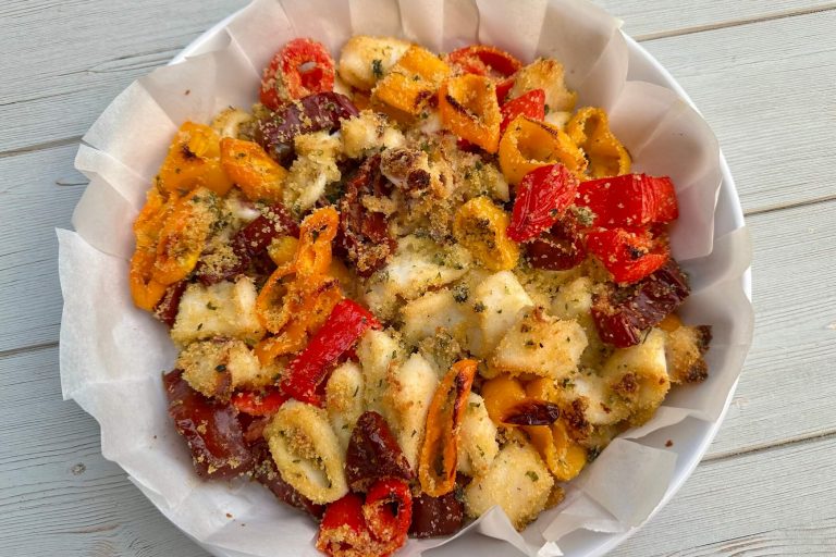 Calamari gratinati al forno con peperoni, ideali se non hai voglia di friggere!