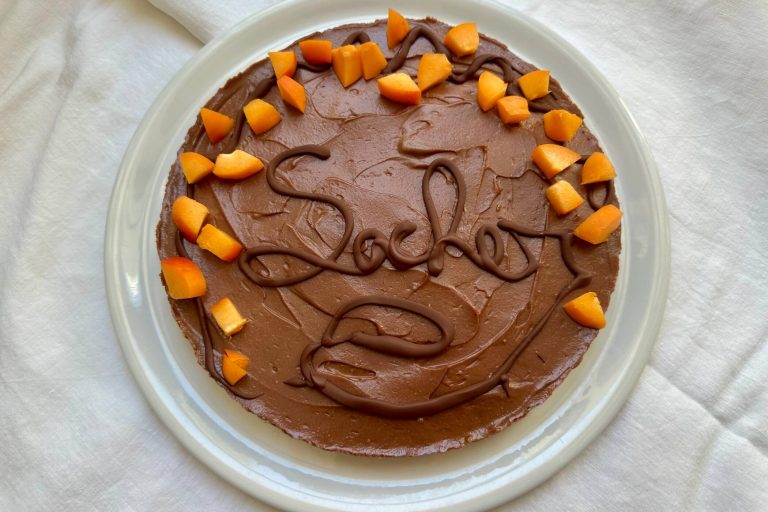 Crostata Sacher senza cottura, la variante facilissima della torta più amata