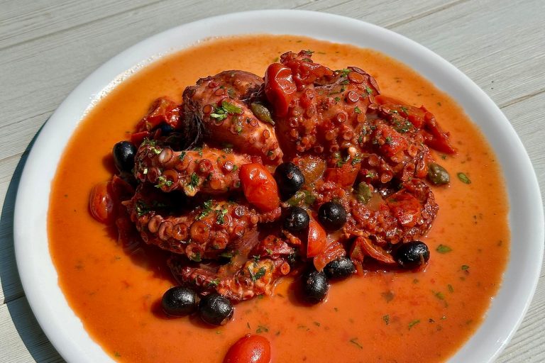 Polpo alla Luciana: tenero, profumato e con un sughetto irresistibile!
